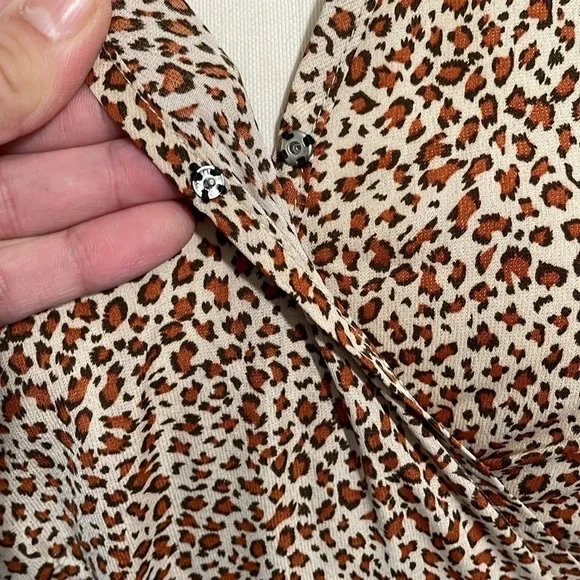 Pretty Garden leop print wrap dress - Picture 3 of 7